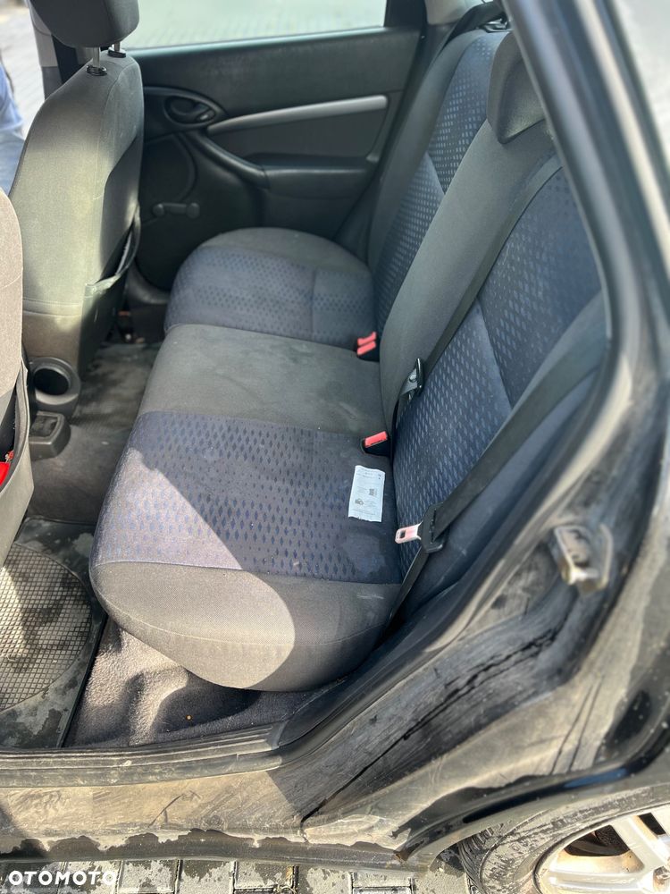 Ford Focus 1.8 TDDi Ambiente - 6