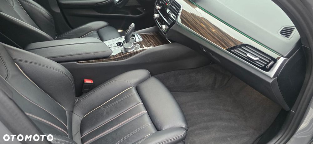BMW Seria 5 530i xDrive M Sport Edition - 22