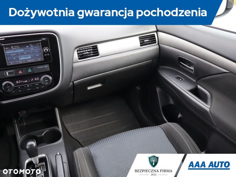 Mitsubishi Outlander - 10