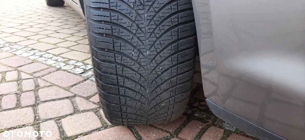 Volkswagen Touran - 12