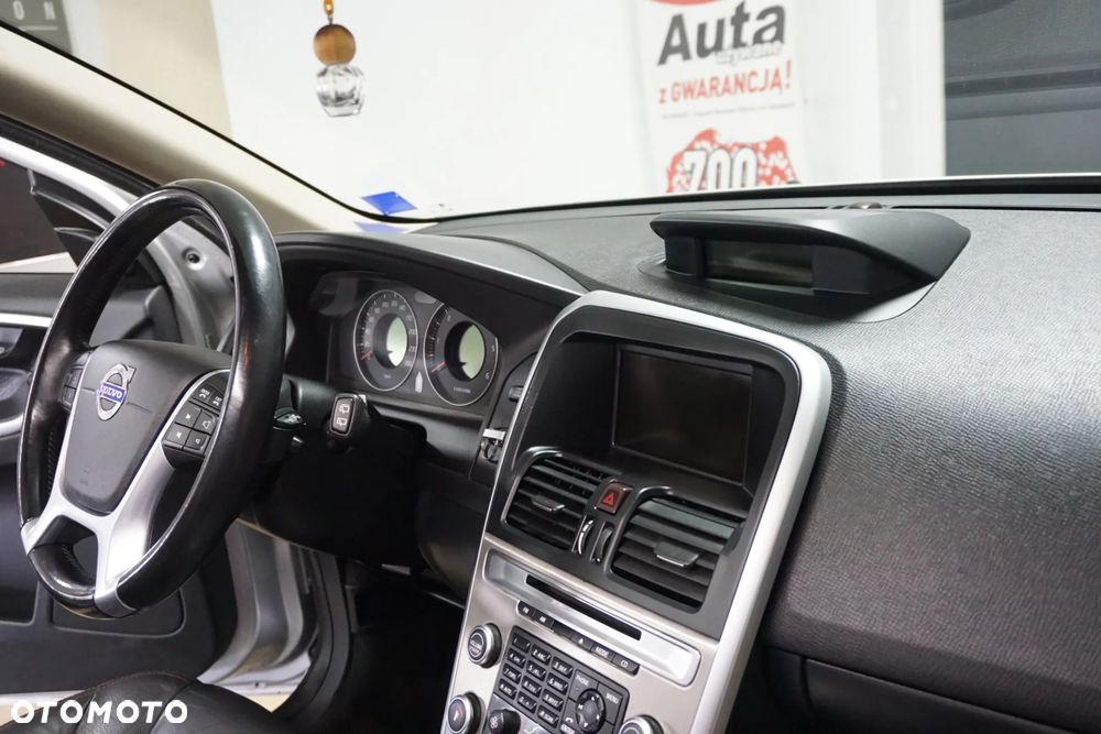 Volvo XC 60 2.4D DRIVe Momentum - 25