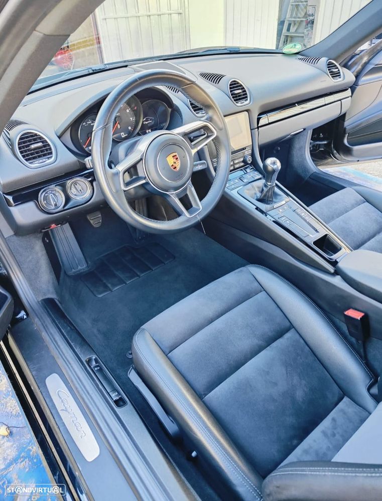 Porsche 718 Cayman - 11