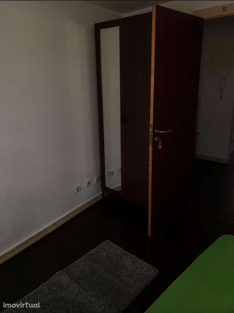 Quarto - localizado em Baixa Coimbra - Grande imagem: 3/8