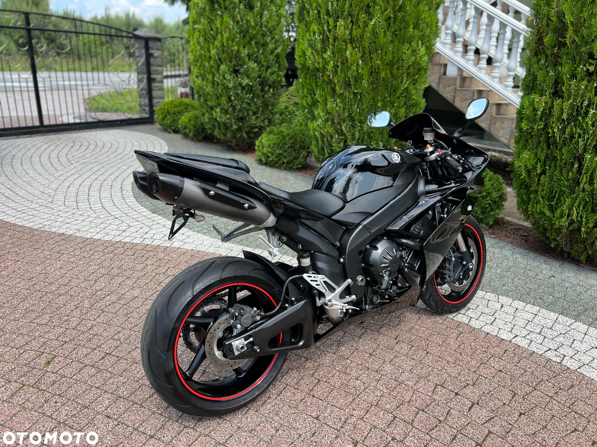 Yamaha R1 - 10