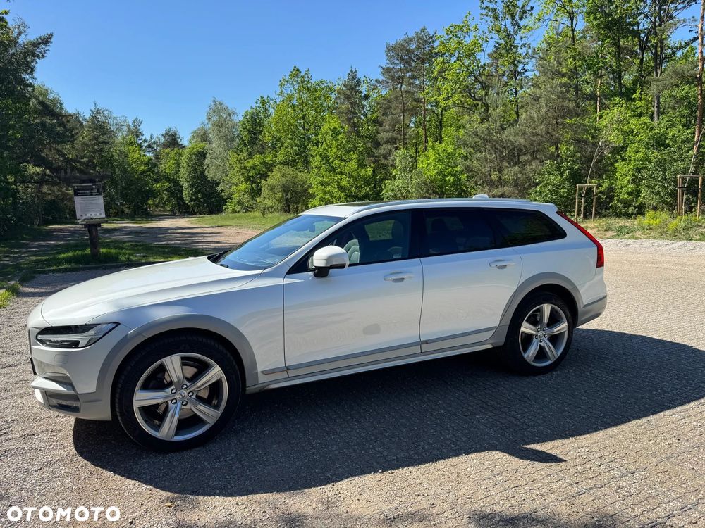 Volvo V90 Cross Country - 31