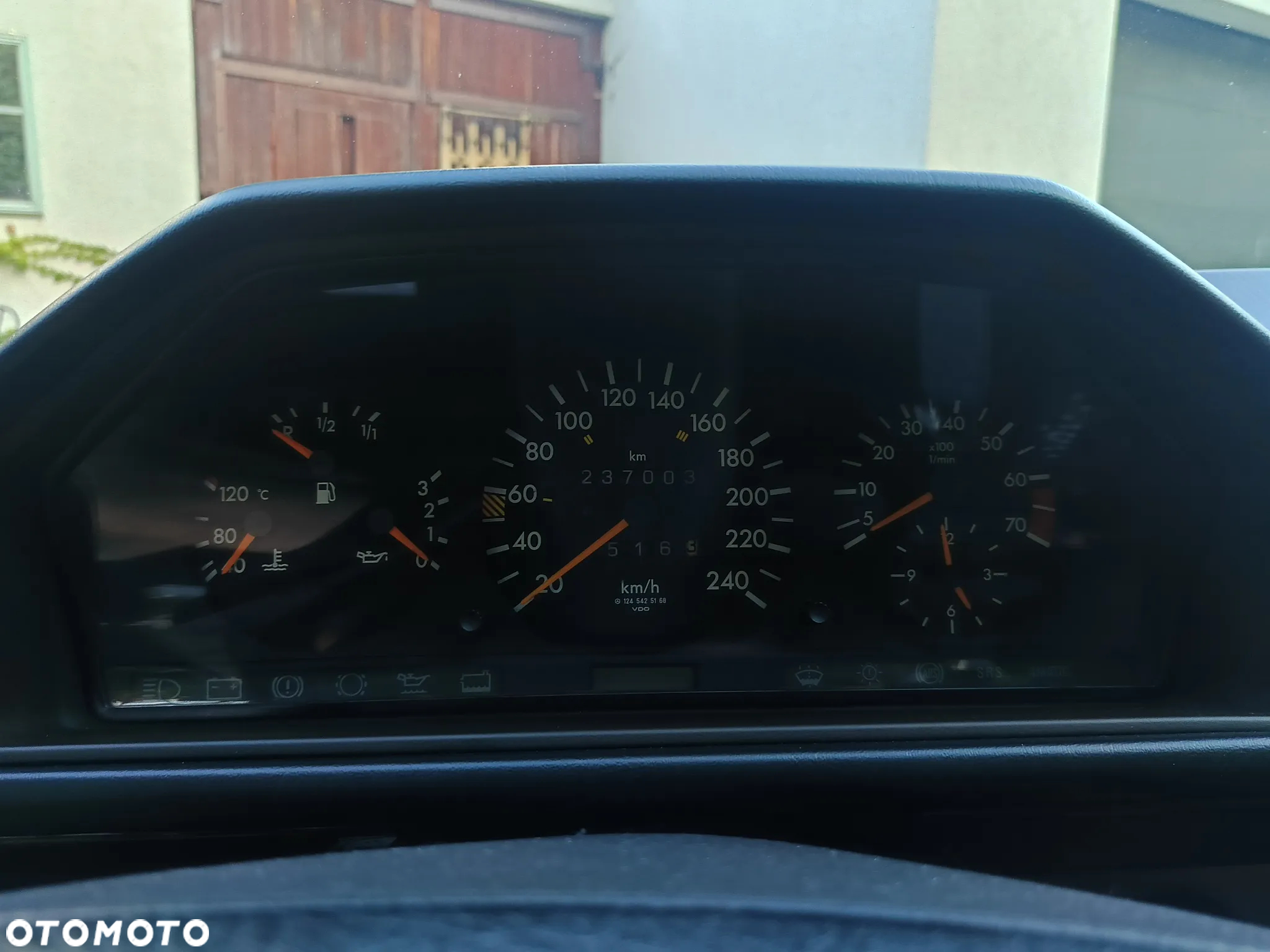 Mercedes-Benz Klasa E 300 4-Matic - 9