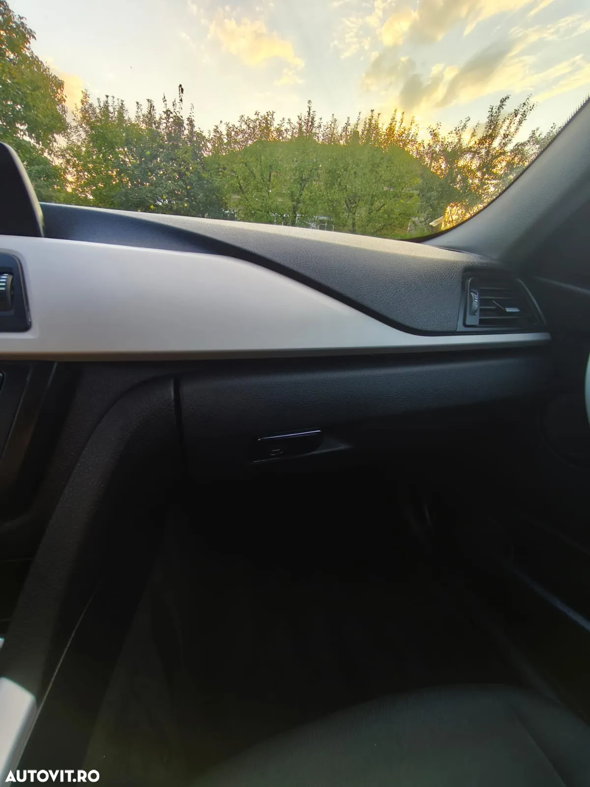 BMW Seria 3 318d Touring - 17