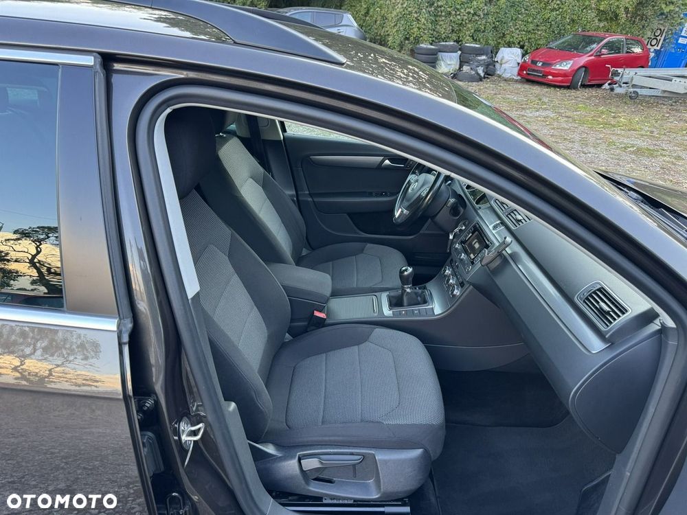 Volkswagen Passat - 13
