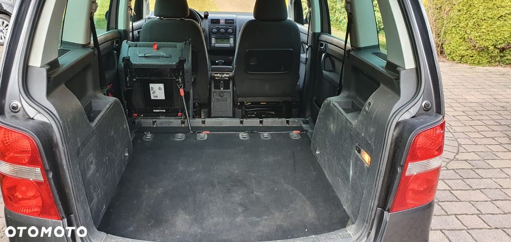 Volkswagen Touran 2.0 TDI Highline DSG - 12