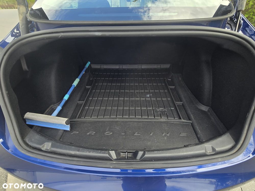 Tesla Model 3 - 5