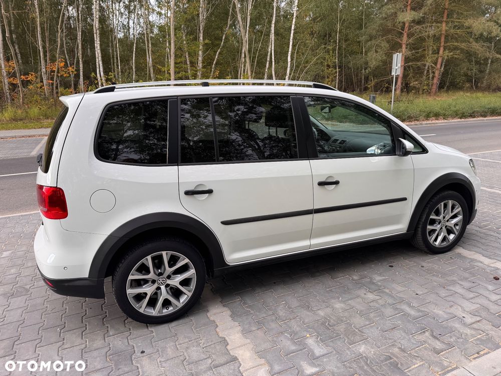 Volkswagen Touran Cross 2015 photo 5
