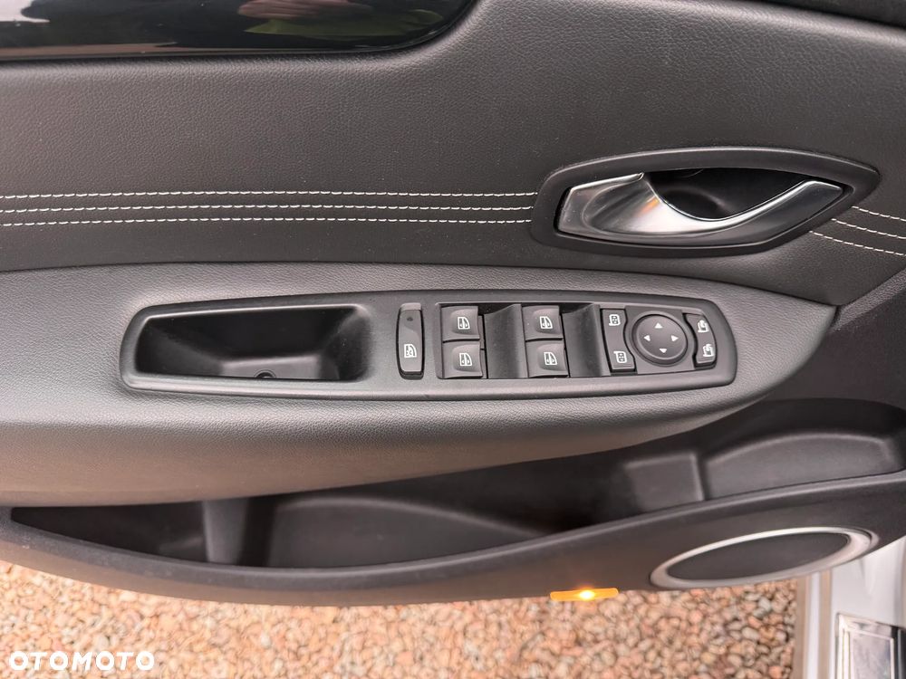 Renault Scenic 1.6 16V 110 Dynamique - 9