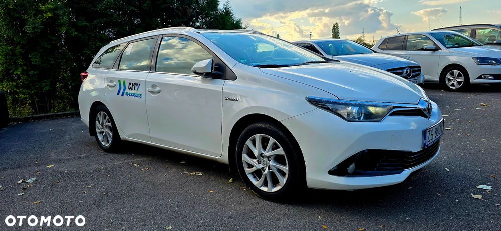 Toyota Auris Hybrid 135 Dynamic - 6