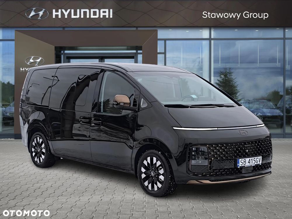 Hyundai Staria 1.6 T-GDI HEV Luxury - 7