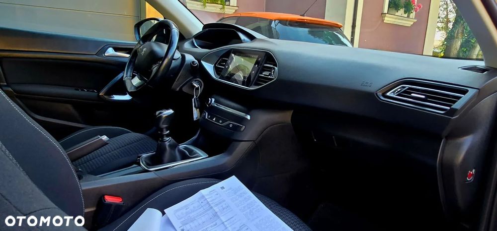 Peugeot 308 BlueHDi 130 Allure Pack - 26