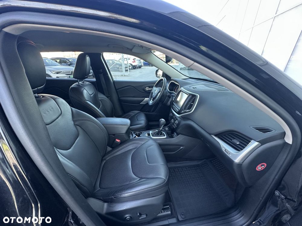 Jeep Cherokee - 25