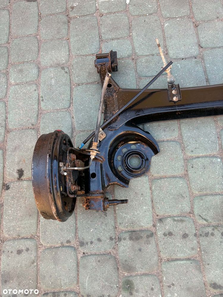Tylna belka toyota yaris 1 yaris 1 verso Bębny Bez ABS Orginał bez rdzy super stan import italy - 2
