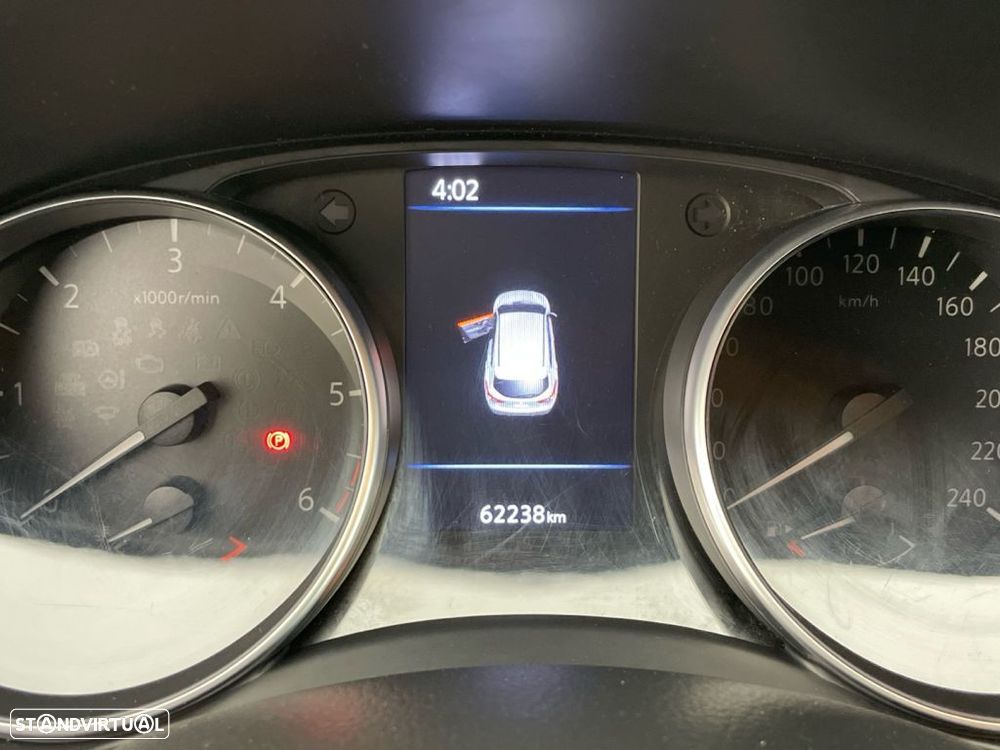 Nissan Qashqai 1.5 dCi N-Connecta - 9