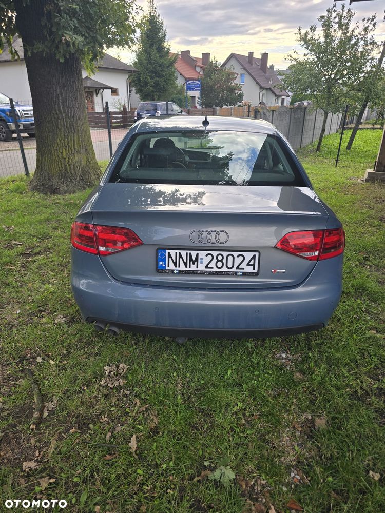 Audi A4 Limousine - 4