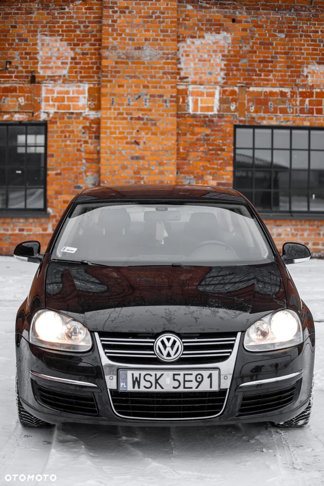 Volkswagen Jetta 1.6 TDI Highline - 1