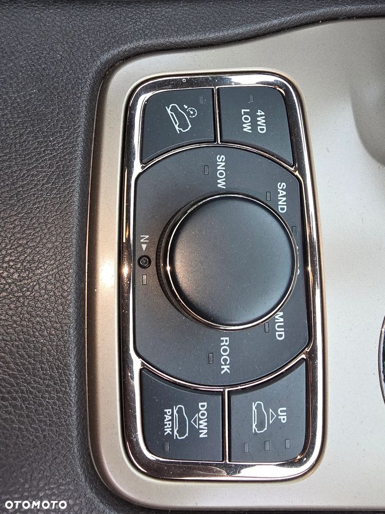 Jeep Grand Cherokee - 12