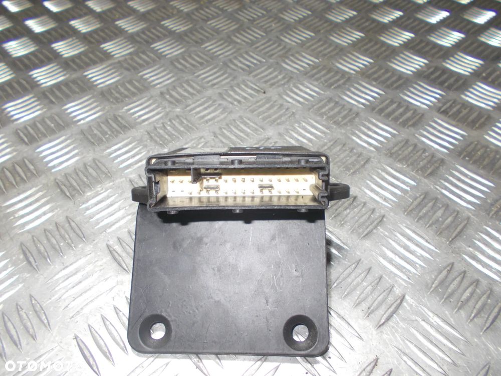 Vectra C - moduł sterownik drzwi lewy przód - 2
