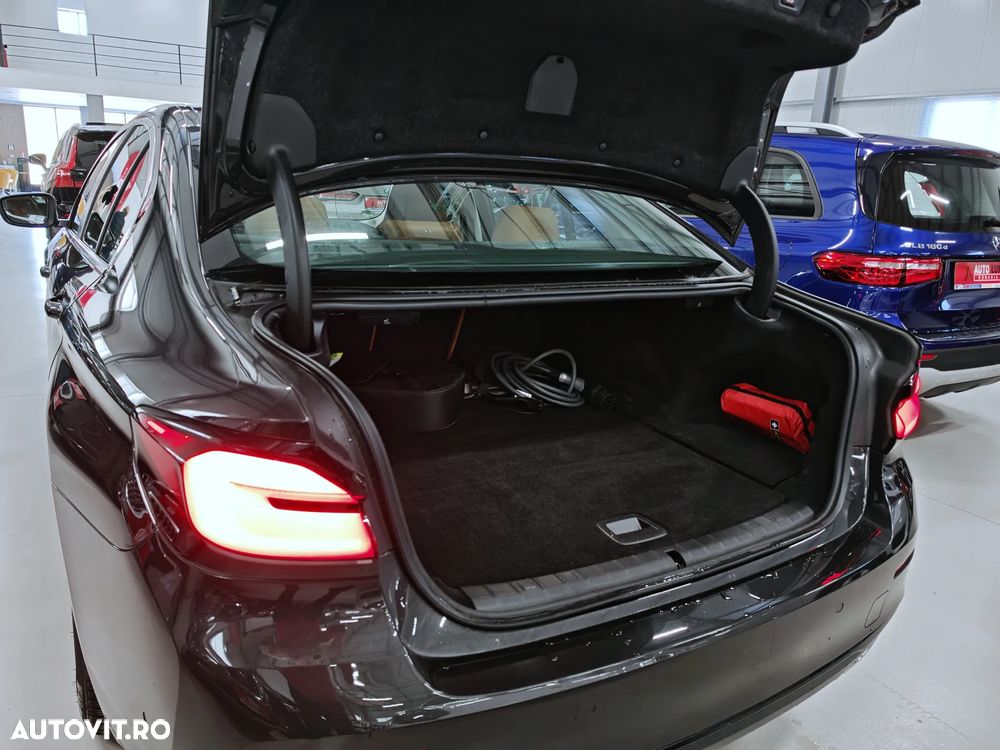 BMW Seria 5 530e Aut. - 35