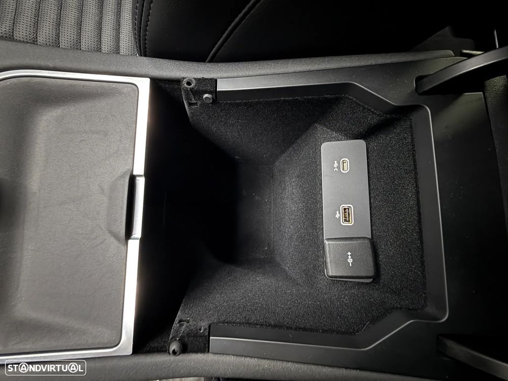 Land Rover Discovery Sport P300e - 44