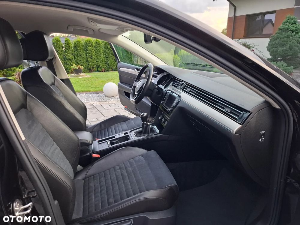 Volkswagen Passat 2.0 TDI (BlueMotion Technology) Highline - 24