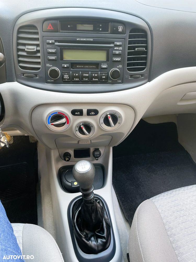 Hyundai Accent - 12
