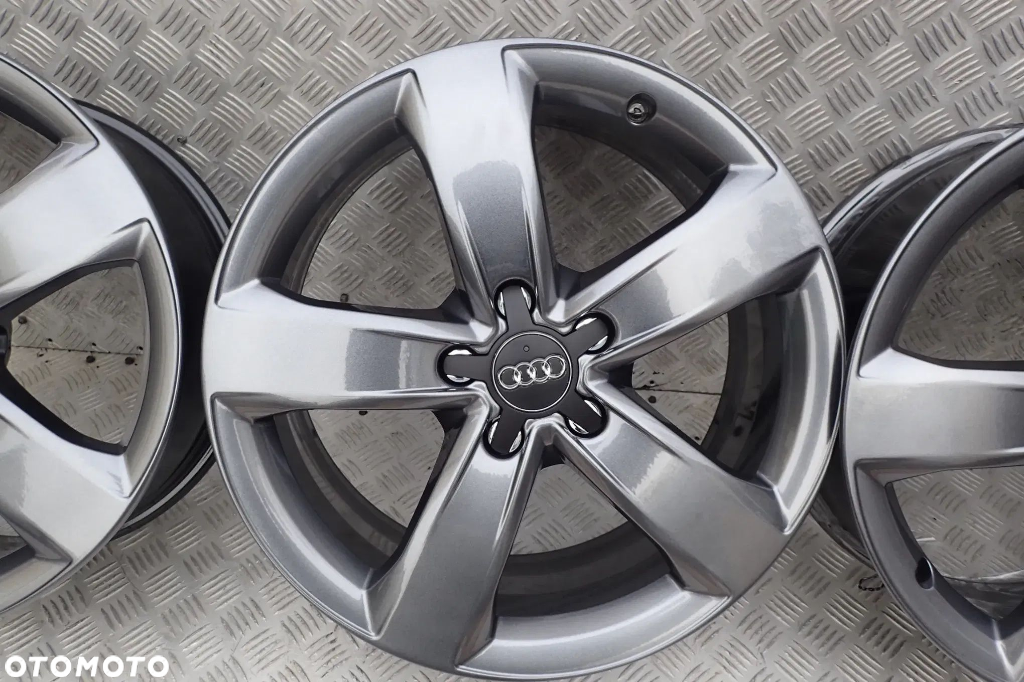 FELGI ALUMINIOWE audi 7,5Jx18 ET 37 5x112 4G0601025M - 5