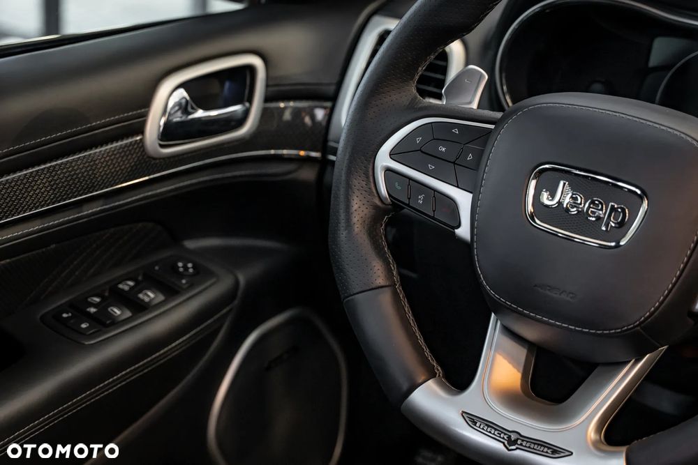 Jeep Grand Cherokee - 24