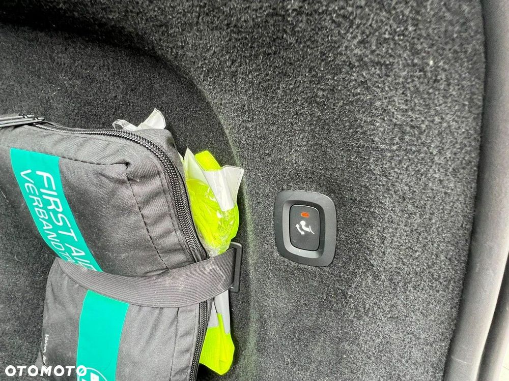 Volvo V90 D4 AWD Momentum Pro - 24