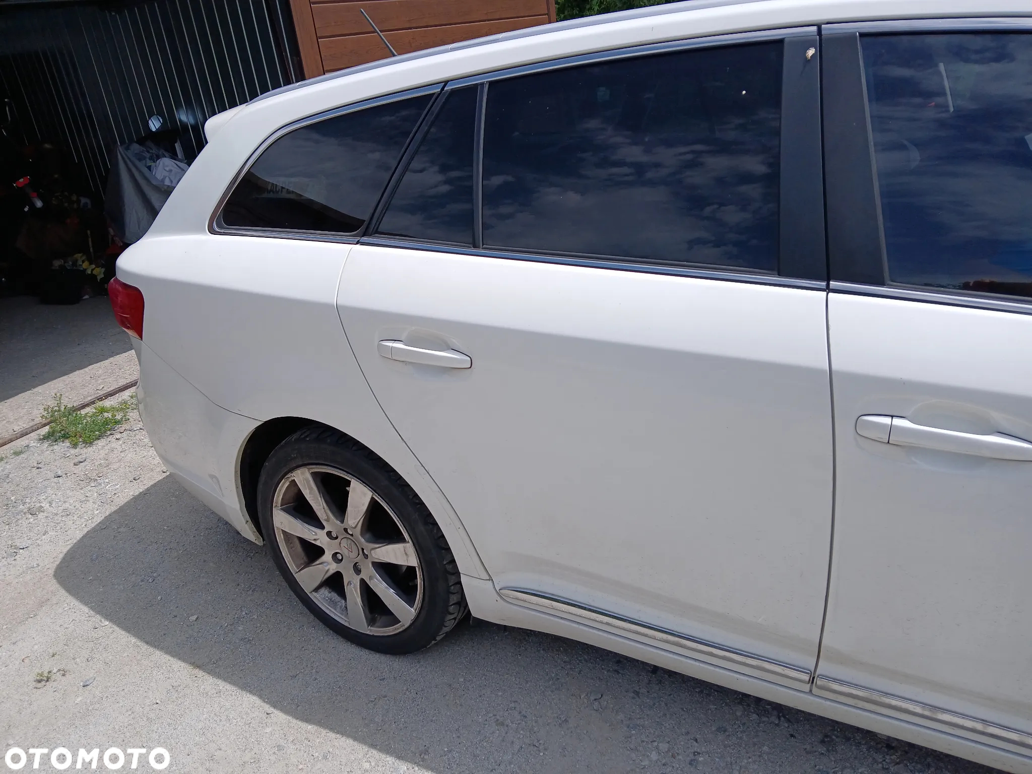Toyota Avensis 2.0 D-4D Premium - 13