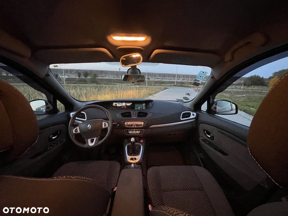 Renault Grand Scenic - 17