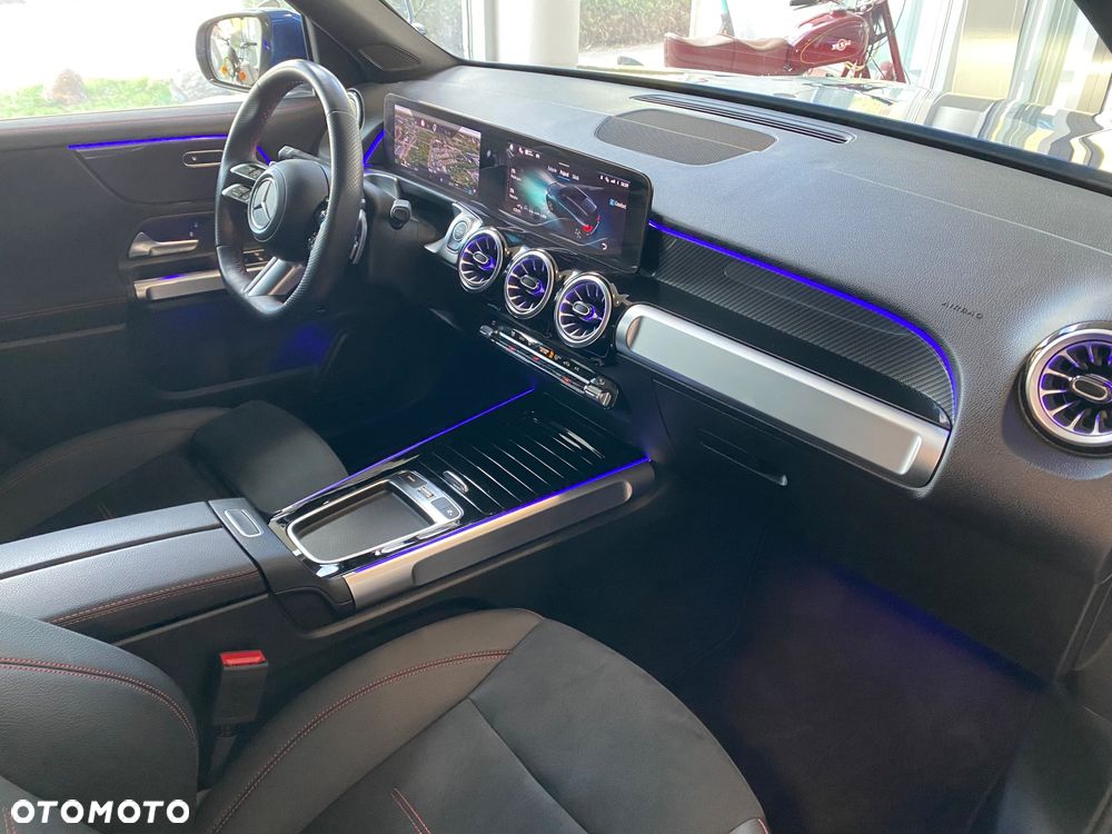 Mercedes-Benz GLB 200 AMG Line 7G-DCT - 24