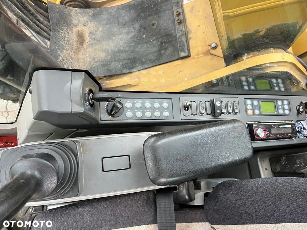 Caterpillar 325FLCR - 9