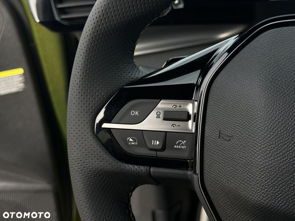 Peugeot 408 - 25