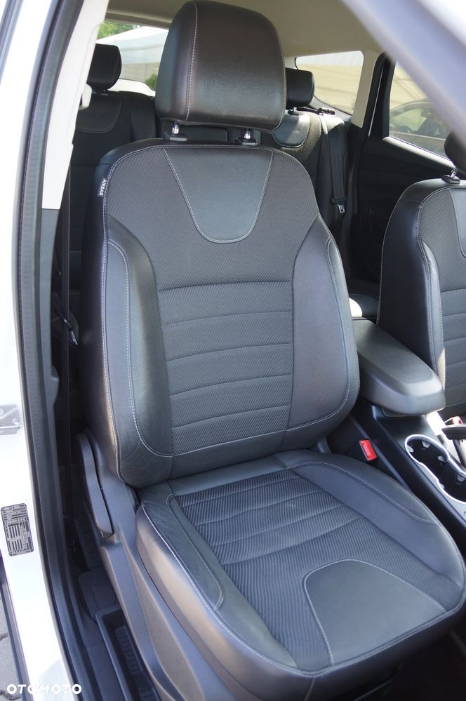 Ford Kuga 2.0 TDCi 4x4 Titanium - 25