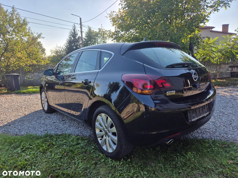 Opel Astra 1.6 Turbo Cosmo - 26