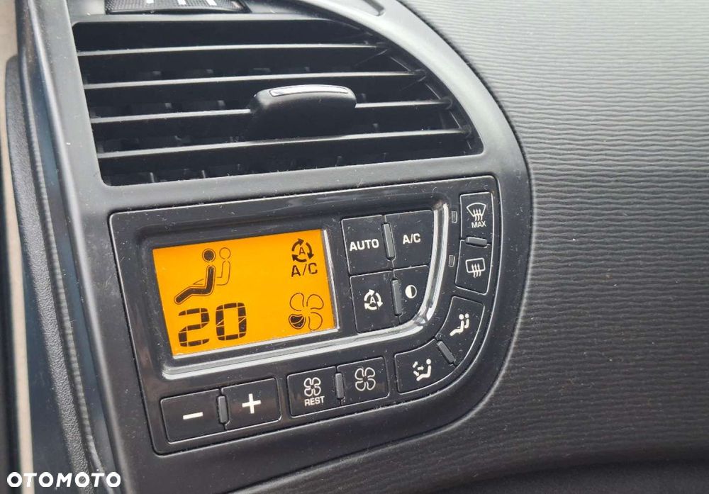 Citroën C4 Picasso - 25