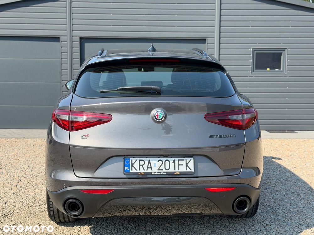 Alfa Romeo Stelvio 2.0 Turbo 16V AT8-Q4 B-Tech - 11