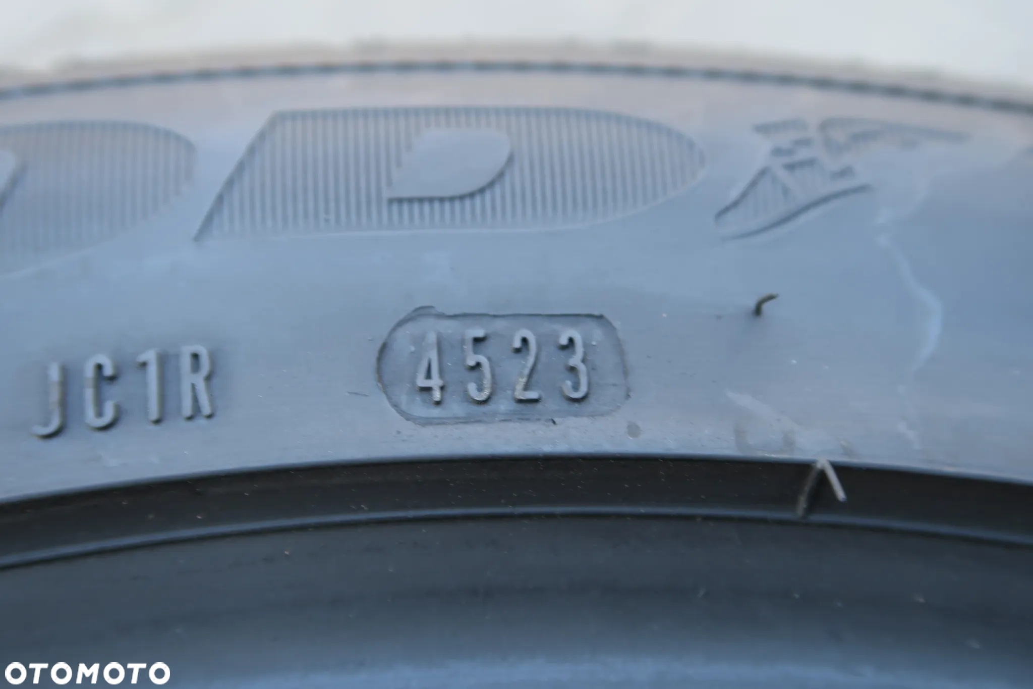 Goodyear 235/45r19 - 7