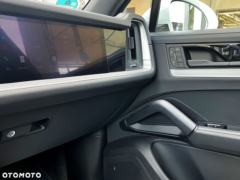 Porsche Cayenne - 35