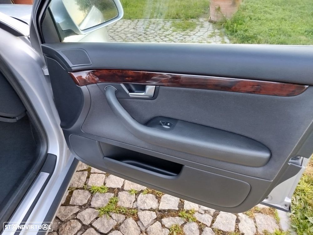 Audi A4 Avant 2.0 TDI Advance - 9