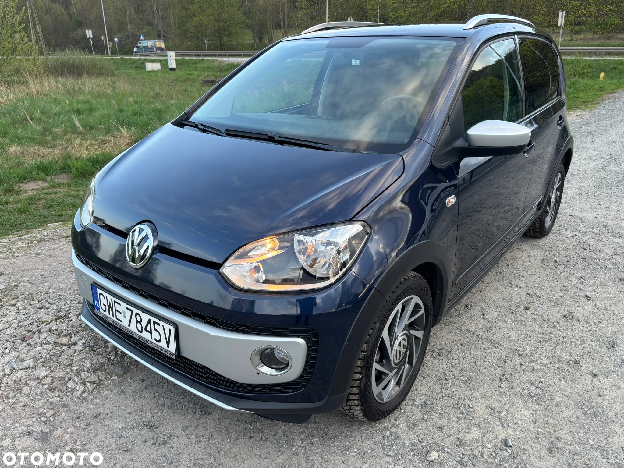 Volkswagen up! 1.0 cross - 16