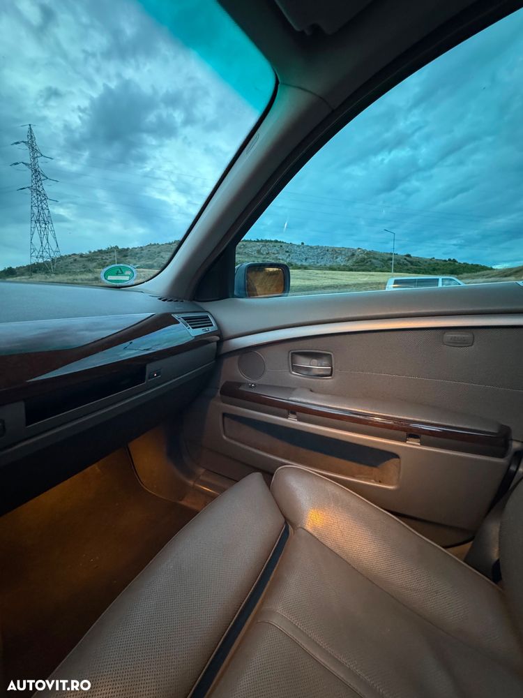BMW Seria 7 745i A - 25