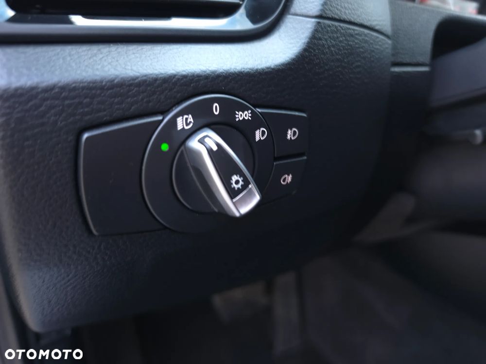 BMW X1 sDrive18d Sport Line - 32