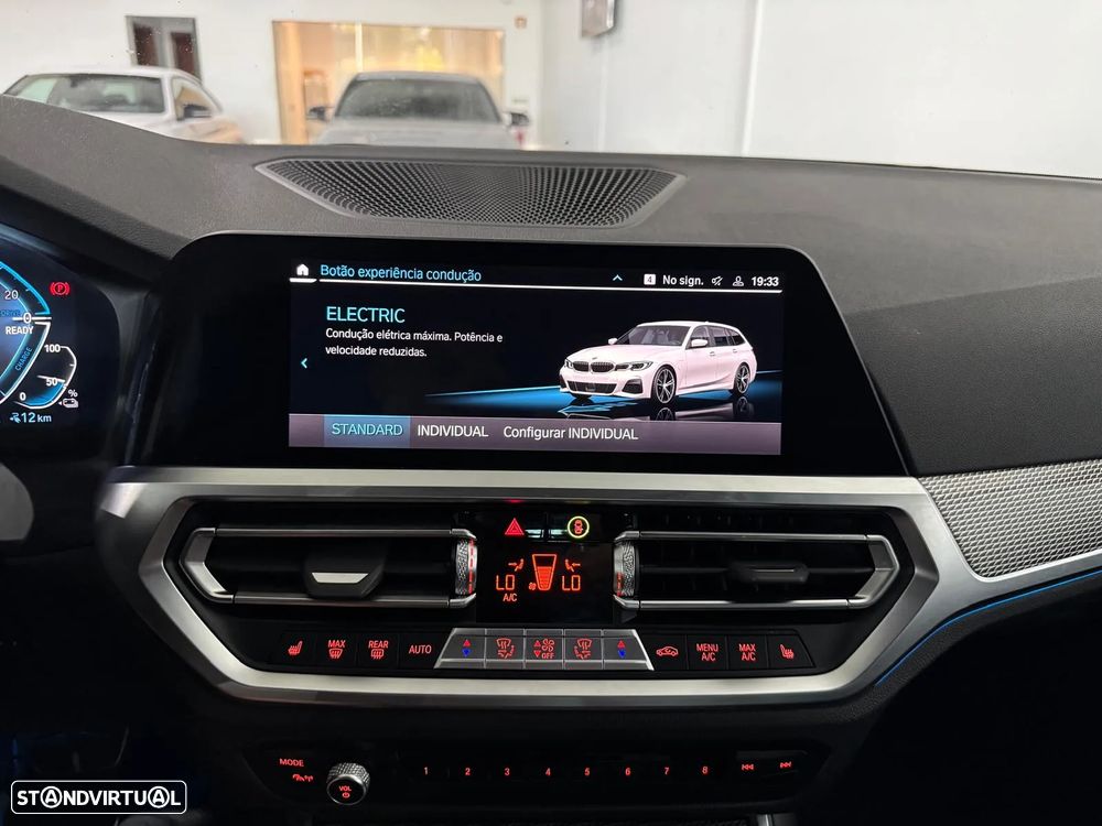 BMW 330 e Touring Pack M Auto - 42