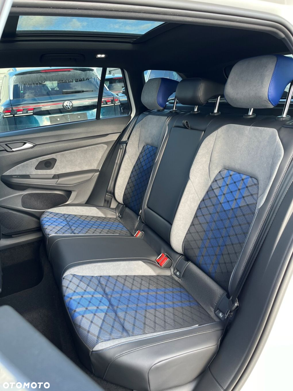 Volkswagen Golf VIII 2.0 TSI 4Motion R - 9